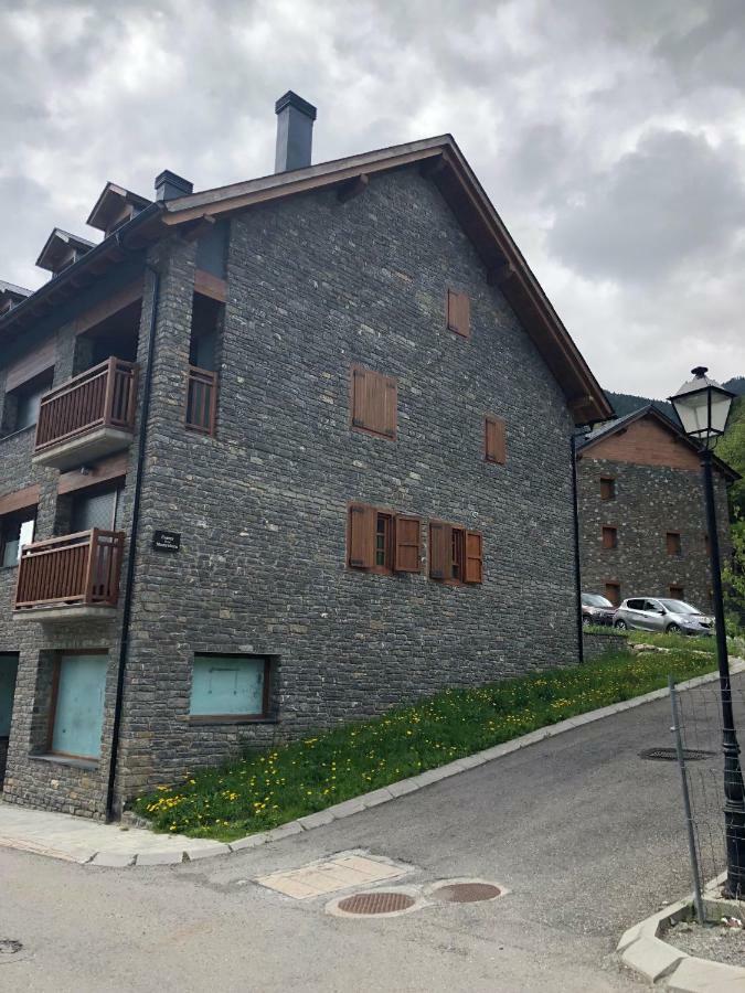 Le Petit Espot Apartment Екстериор снимка